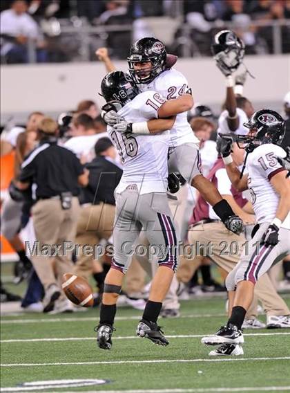 Thumbnail 2 in Trinity vs. Pearland (UIL 5A Division 1 Final) photogallery.