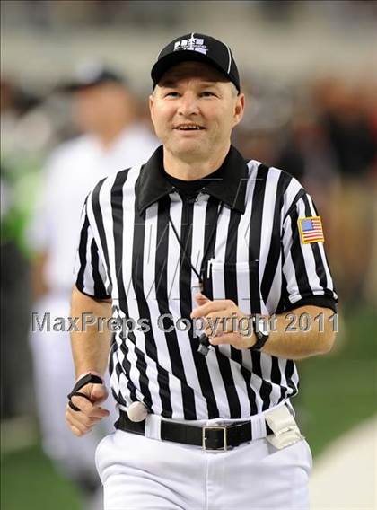 Thumbnail 3 in Trinity vs. Pearland (UIL 5A Division 1 Final) photogallery.