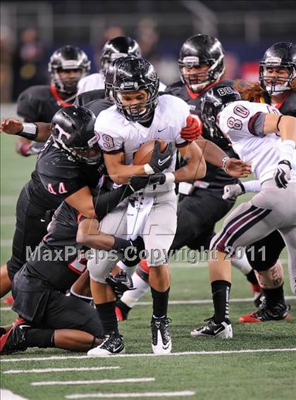 Thumbnail 1 in Trinity vs. Pearland (UIL 5A Division 1 Final) photogallery.