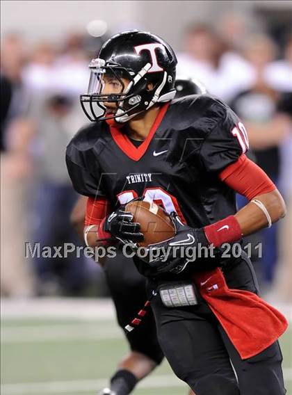 Thumbnail 1 in Trinity vs. Pearland (UIL 5A Division 1 Final) photogallery.