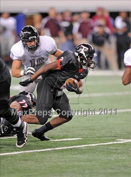 Thumbnail 3 in Trinity vs. Pearland (UIL 5A Division 1 Final) photogallery.