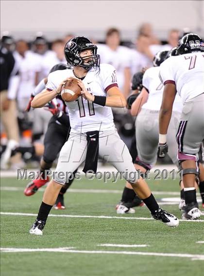 Thumbnail 2 in Trinity vs. Pearland (UIL 5A Division 1 Final) photogallery.