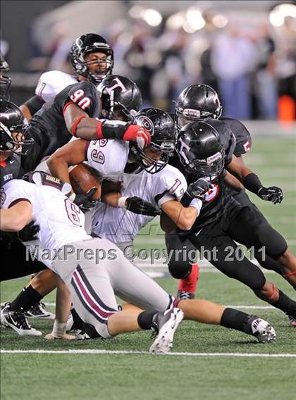Thumbnail 1 in Trinity vs. Pearland (UIL 5A Division 1 Final) photogallery.