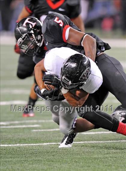 Thumbnail 3 in Trinity vs. Pearland (UIL 5A Division 1 Final) photogallery.