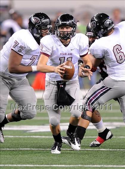 Thumbnail 3 in Trinity vs. Pearland (UIL 5A Division 1 Final) photogallery.