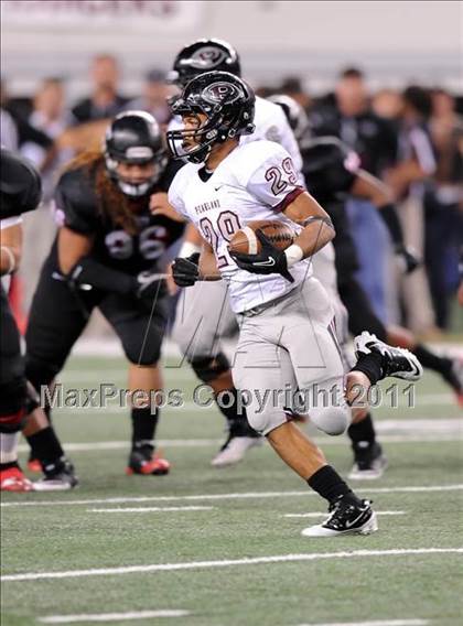 Thumbnail 3 in Trinity vs. Pearland (UIL 5A Division 1 Final) photogallery.
