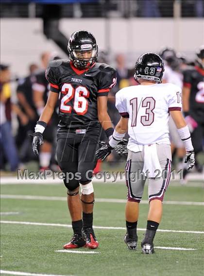 Thumbnail 3 in Trinity vs. Pearland (UIL 5A Division 1 Final) photogallery.