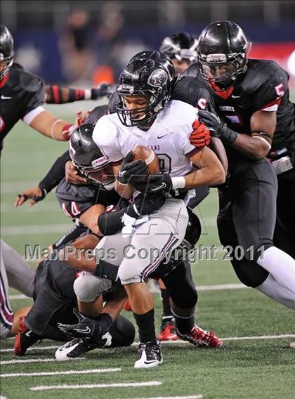 Thumbnail 3 in Trinity vs. Pearland (UIL 5A Division 1 Final) photogallery.