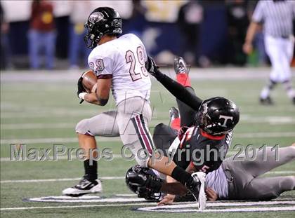 Thumbnail 2 in Trinity vs. Pearland (UIL 5A Division 1 Final) photogallery.