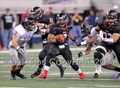 Thumbnail 2 in Trinity vs. Pearland (UIL 5A Division 1 Final) photogallery.