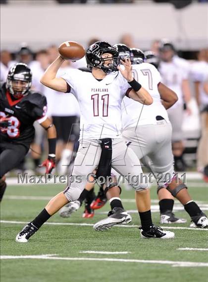 Thumbnail 3 in Trinity vs. Pearland (UIL 5A Division 1 Final) photogallery.