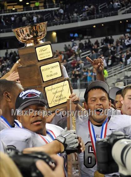 Thumbnail 3 in Trinity vs. Pearland (UIL 5A Division 1 Final) photogallery.