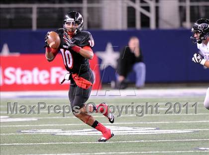 Thumbnail 2 in Trinity vs. Pearland (UIL 5A Division 1 Final) photogallery.