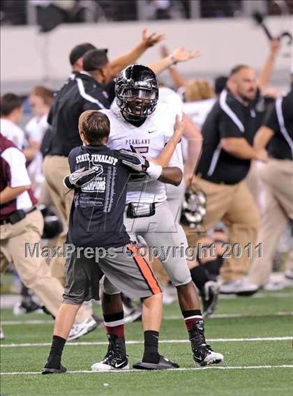 Thumbnail 1 in Trinity vs. Pearland (UIL 5A Division 1 Final) photogallery.
