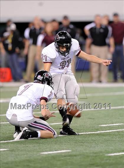 Thumbnail 3 in Trinity vs. Pearland (UIL 5A Division 1 Final) photogallery.