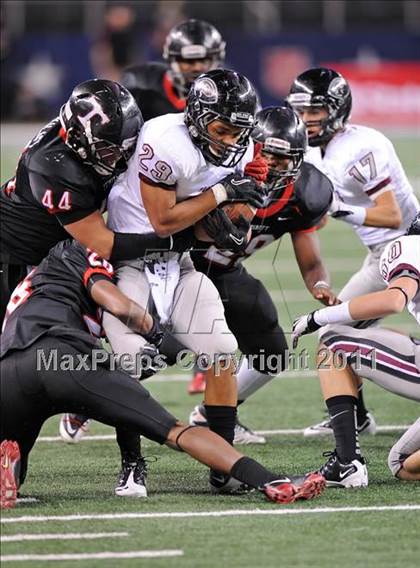 Thumbnail 2 in Trinity vs. Pearland (UIL 5A Division 1 Final) photogallery.