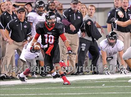 Thumbnail 3 in Trinity vs. Pearland (UIL 5A Division 1 Final) photogallery.