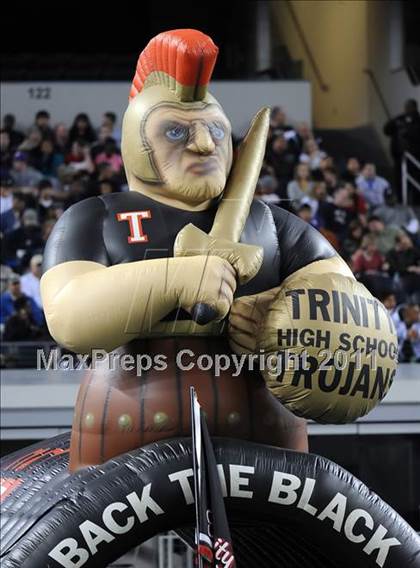 Thumbnail 1 in Trinity vs. Pearland (UIL 5A Division 1 Final) photogallery.