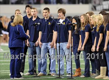 Thumbnail 3 in Trinity vs. Pearland (UIL 5A Division 1 Final) photogallery.