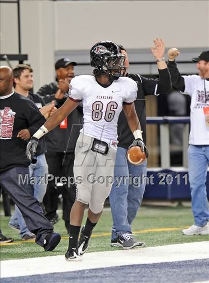 Thumbnail 3 in Trinity vs. Pearland (UIL 5A Division 1 Final) photogallery.