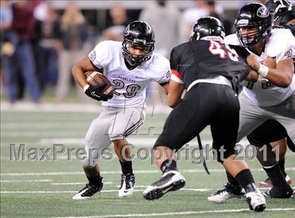 Thumbnail 3 in Trinity vs. Pearland (UIL 5A Division 1 Final) photogallery.
