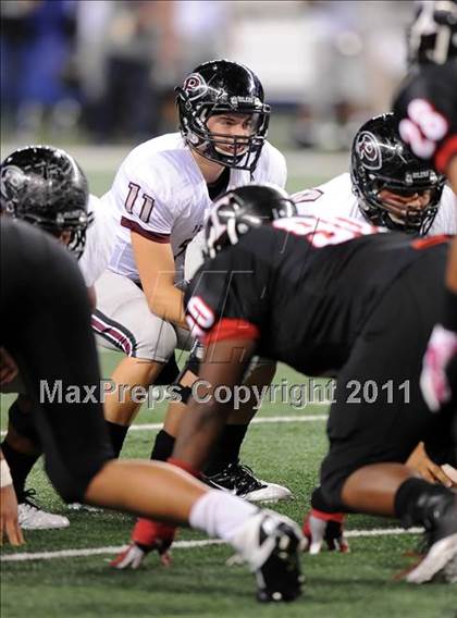 Thumbnail 3 in Trinity vs. Pearland (UIL 5A Division 1 Final) photogallery.