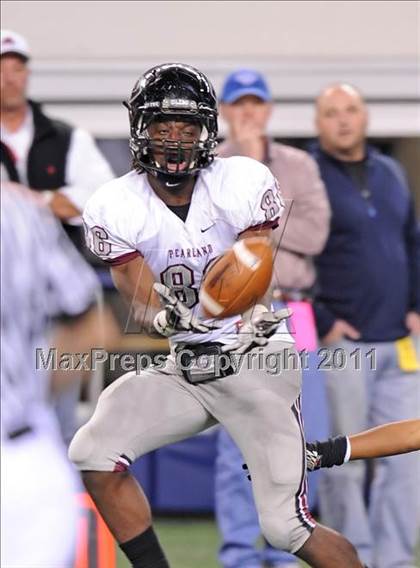 Thumbnail 1 in Trinity vs. Pearland (UIL 5A Division 1 Final) photogallery.