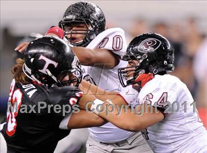 Thumbnail 3 in Trinity vs. Pearland (UIL 5A Division 1 Final) photogallery.