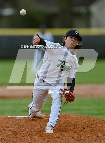 Thumbnail 3 in New Castle @ Yorktown photogallery.