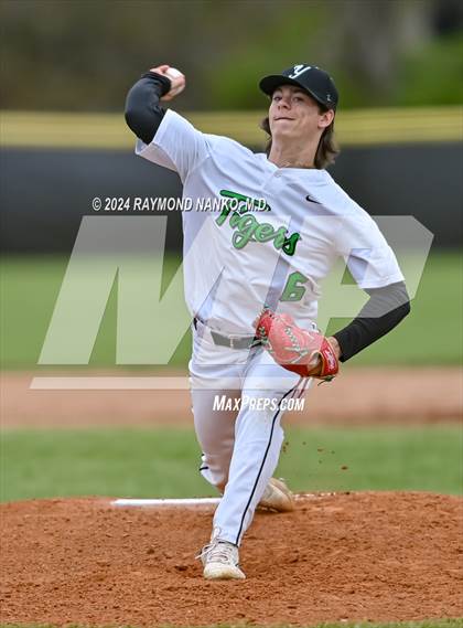 Thumbnail 3 in New Castle @ Yorktown photogallery.