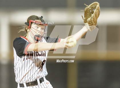 Thumbnail 1 in College Park @ Caney Creek photogallery.