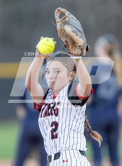 Thumbnail 3 in College Park @ Caney Creek photogallery.