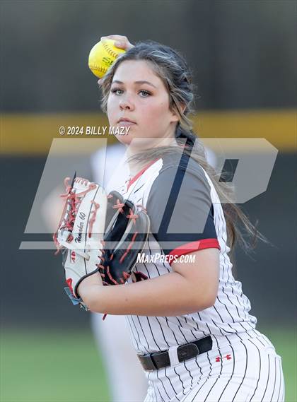 Thumbnail 3 in College Park @ Caney Creek photogallery.