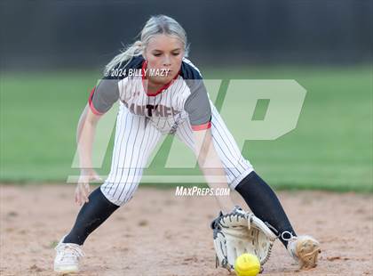 Thumbnail 2 in College Park @ Caney Creek photogallery.