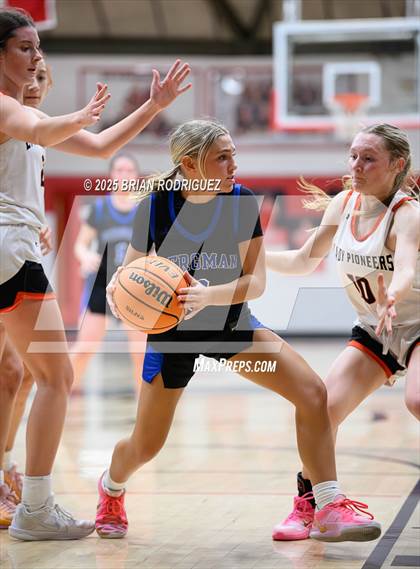 Thumbnail 2 in Batesville vs. Bergman (Cavenaugh Classic) photogallery.