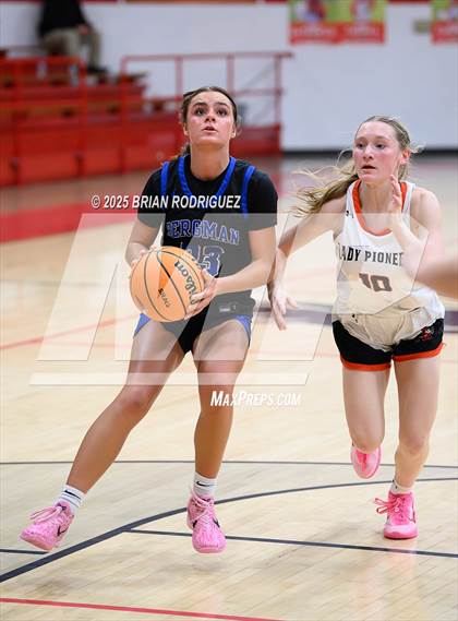 Thumbnail 2 in Batesville vs. Bergman (Cavenaugh Classic) photogallery.