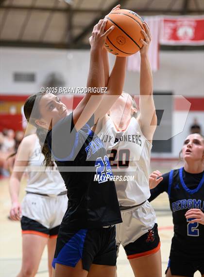 Thumbnail 2 in Batesville vs. Bergman (Cavenaugh Classic) photogallery.