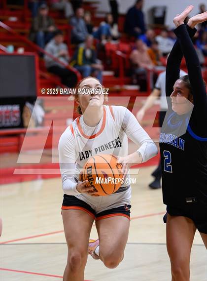 Thumbnail 2 in Batesville vs. Bergman (Cavenaugh Classic) photogallery.