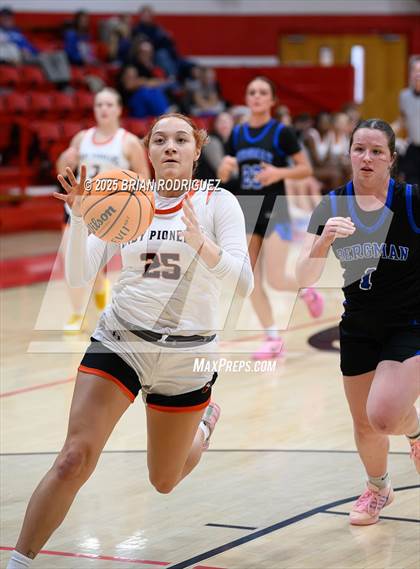 Thumbnail 3 in Batesville vs. Bergman (Cavenaugh Classic) photogallery.