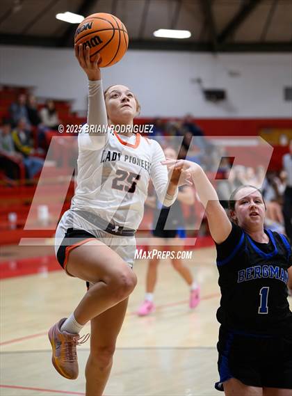 Thumbnail 2 in Batesville vs. Bergman (Cavenaugh Classic) photogallery.