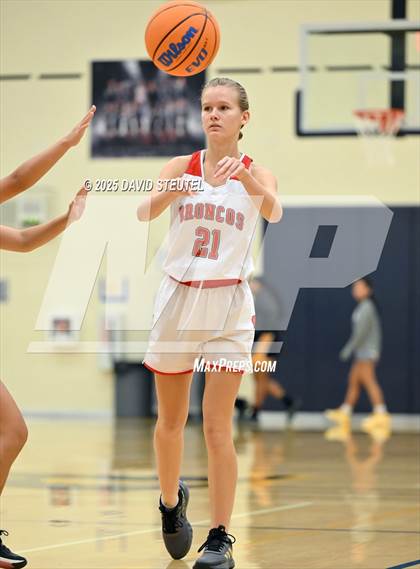Thumbnail 2 in JV: Cosumnes Oaks vs. Bella Vista (Rumble on the River) photogallery.