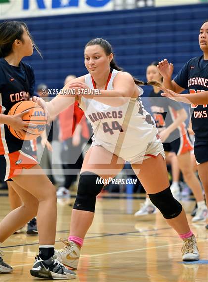 Thumbnail 2 in JV: Cosumnes Oaks vs. Bella Vista (Rumble on the River) photogallery.
