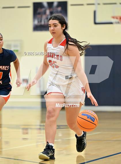 Thumbnail 2 in JV: Cosumnes Oaks vs. Bella Vista (Rumble on the River) photogallery.