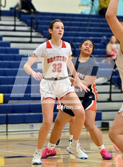 Thumbnail 2 in JV: Cosumnes Oaks vs. Bella Vista (Rumble on the River) photogallery.
