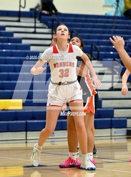 Thumbnail 1 in JV: Cosumnes Oaks vs. Bella Vista (Rumble on the River) photogallery.