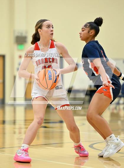 Thumbnail 1 in JV: Cosumnes Oaks vs. Bella Vista (Rumble on the River) photogallery.