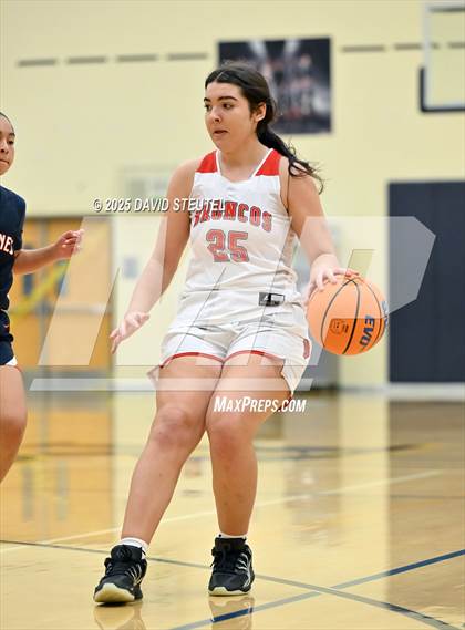 Thumbnail 3 in JV: Cosumnes Oaks vs. Bella Vista (Rumble on the River) photogallery.