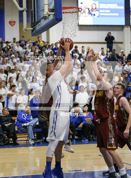 Thumbnail 3 in Esperanza Aztecs @ Santa Margarita Eagles photogallery.