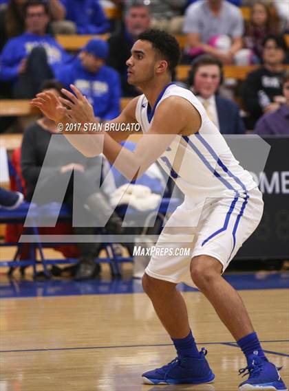 Thumbnail 3 in Esperanza Aztecs @ Santa Margarita Eagles photogallery.