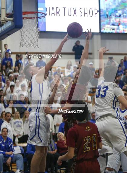 Thumbnail 3 in Esperanza Aztecs @ Santa Margarita Eagles photogallery.